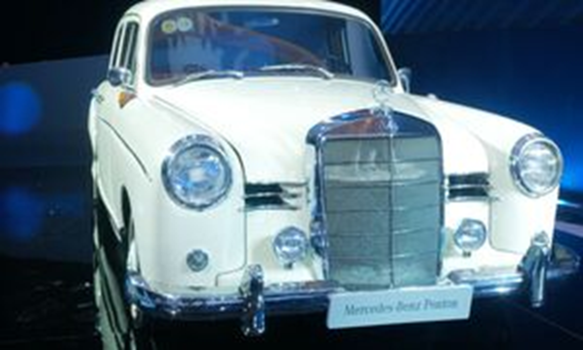 Giới sưu tầm sửng sốt: Phát hiện Mercedes-Benz 500 SL đời 1982 mới chỉ lăn bánh 68 km