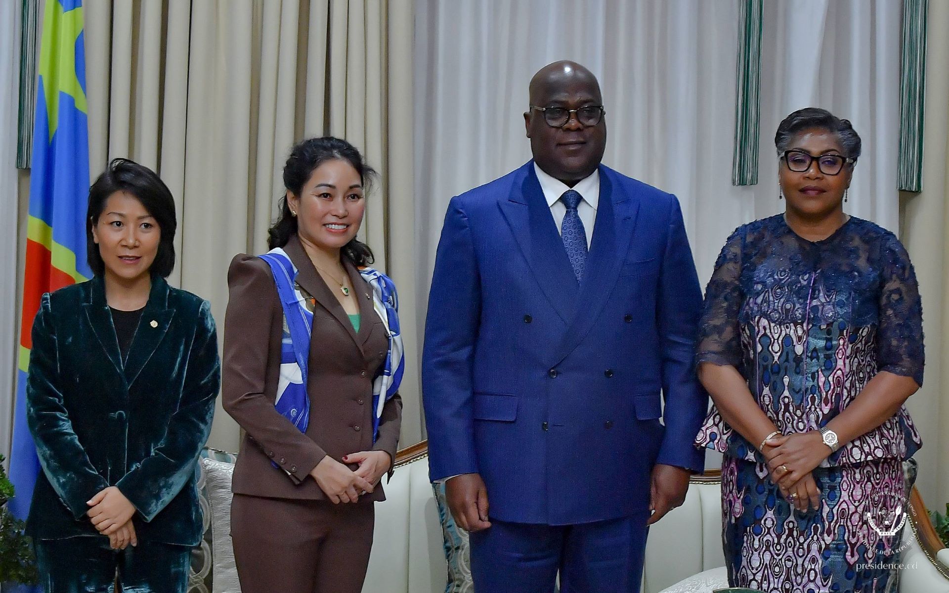 Ông Félix Tshisekedi - Tổng thống Cộng hoà Dân chủ Congo (thứ 2 từ phải sang) và Bà Lê Thị Thu Thuỷ, Phó Chủ tịch Vingroup (thứ 2 từ trái sang) trong buổi trao đổi hợp tác tại Congo (Nguồn ảnh: https://presidence.cd/) Ông Félix Tshisekedi - Tổng thống Cộng hoà Dân chủ Congo (thứ 2 từ phải sang) và Bà Lê Thị Thu Thuỷ, Phó Chủ tịch Vingroup (thứ 2 từ trái sang) trong buổi trao đổi hợp tác tại Congo (Nguồn ảnh: https://presidence.cd/)