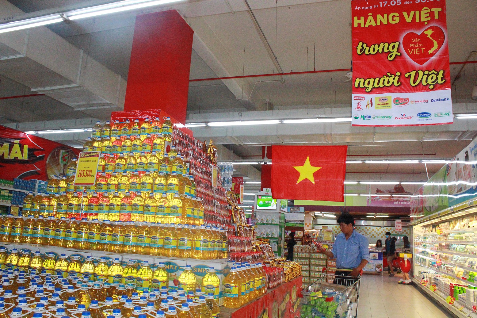 Tỉ trọng hàng Việt tại hệ thống phân phối hiện đại luôn duy trì ở mức cao Tỉ trọng hàng Việt tại hệ thống phân phối hiện đại luôn duy trì ở mức cao
