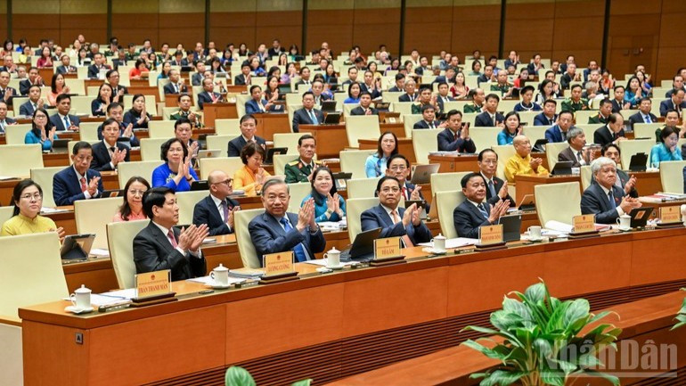 Các đồng chí lãnh đạo Đảng, Nhà nước dự phiên khai mạc Kỳ họp thứ 10, Quốc hội khóa XV sáng 20/10. (Ảnh: DUY LINH)