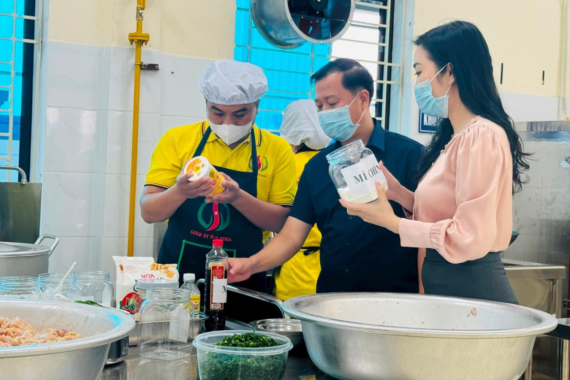 Hà Nội: Kiểm tra đột xuất công tác tổ chức bữa ăn bán trú trên địa bàn xã Quảng Oai