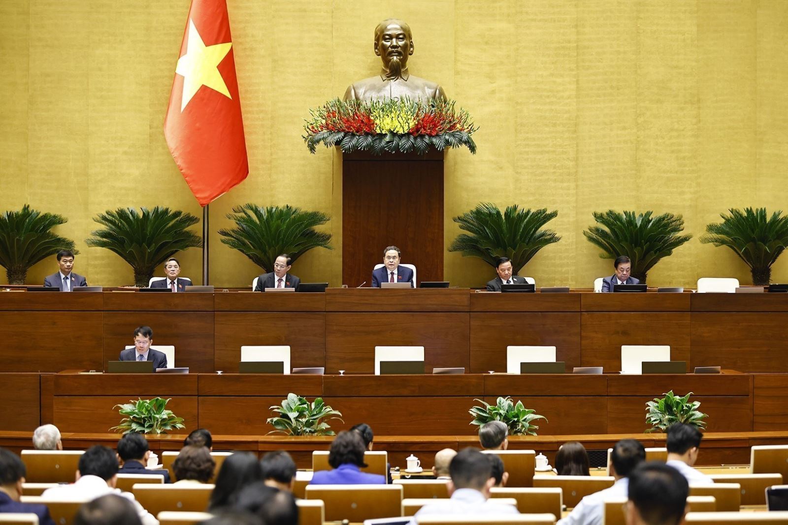 Chủ tịch Quốc hội Trần Thanh Mẫn chủ trì phiên họp sáng 25/10. Ảnh: Doãn Tấn/TTXVN Chủ tịch Quốc hội Trần Thanh Mẫn chủ trì phiên họp sáng 25/10. Ảnh: Doãn Tấn/TTXVN