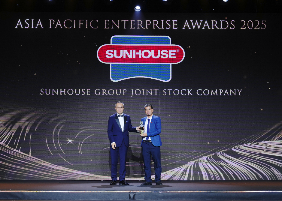 Ông Lê Tùng, Giám đốc Chiến lược Tập đoàn SUNHOUSE nhận giải APEA 2025 Ông Lê Tùng, Giám đốc Chiến lược Tập đoàn SUNHOUSE nhận giải APEA 2025