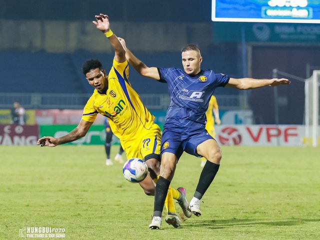 Sông Lam Nghệ An tiếp đội khách Đông Á Thanh Hoá với trận đấu kịch tính trên sân Vinh tối 26/10, cả hai đội đều khát điểm để thoát khỏi nhóm cuối bảng. Sông Lam Nghệ An tiếp đội khách Đông Á Thanh Hoá với trận đấu kịch tính trên sân Vinh tối 26/10, cả hai đội đều khát điểm để thoát khỏi nhóm cuối bảng.