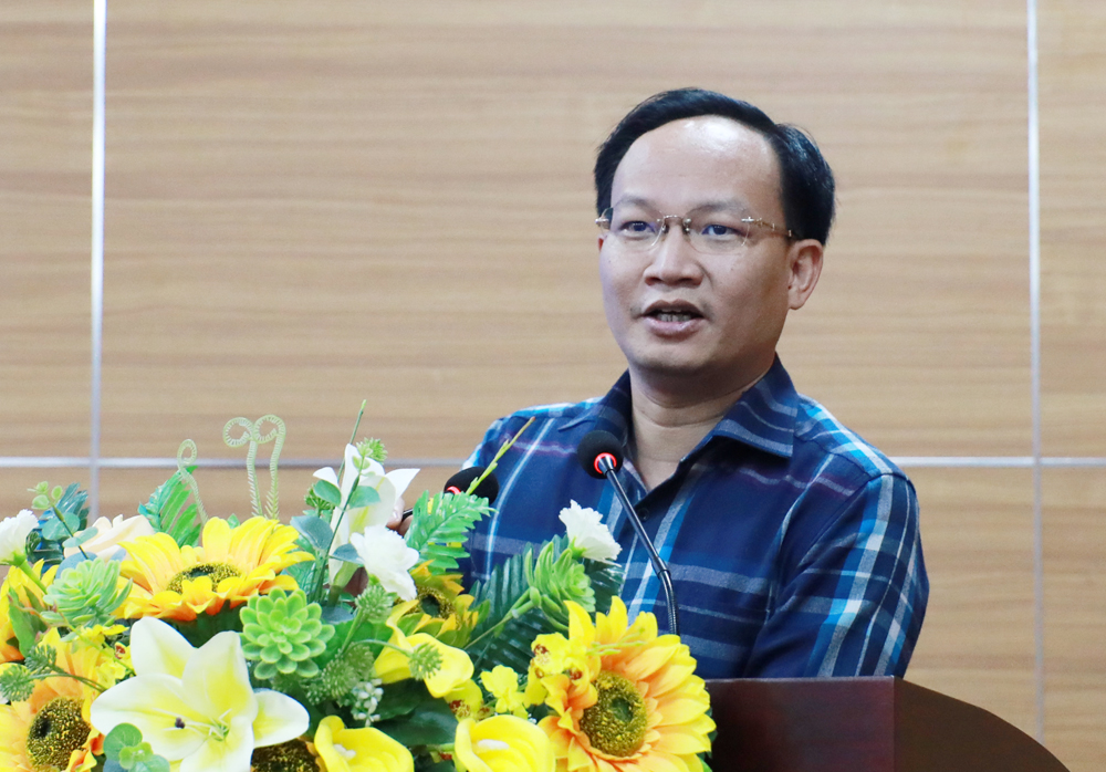 Đồng chí Phạm Văn Thịnh phát biểu động viên 2 đội bóng. Đồng chí Phạm Văn Thịnh phát biểu động viên 2 đội bóng.