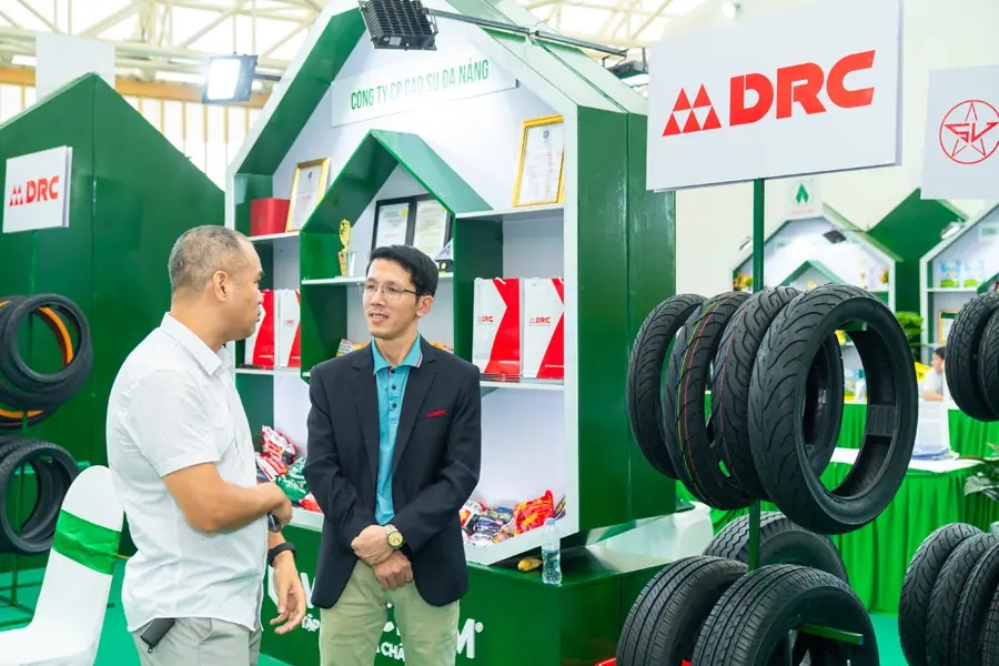 Vinachem tạo ấn tượng mạnh mẽ ngay ngày đầu mở cửa Hội chợ Mùa Thu 2025