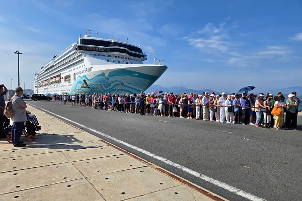 Đón tàu biển Quốc tế đến Cảng Quốc tế Cam Ranh Đón tàu biển Quốc tế đến Cảng Quốc tế Cam Ranh