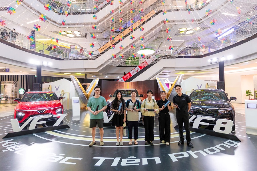 Khách hàng tới sự kiện được tham gia minigame và nhận nhiều phần quà hấp dẫn Khách hàng tới sự kiện được tham gia minigame và nhận nhiều phần quà hấp dẫn