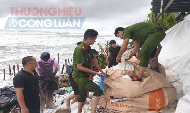 Tại phường Hội An Tây, hơn 3km bờ biển bị sạt lở, nước biển xâm thực sâu từ 7-10m, có đoạn xâm thực sâu vào gần 25-30m, nguy cơ đe dọa khu dân cư phía bên trong. Tại phường Hội An Tây, hơn 3km bờ biển bị sạt lở, nước biển xâm thực sâu từ 7-10m, có đoạn xâm thực sâu vào gần 25-30m, nguy cơ đe dọa khu dân cư phía bên trong.