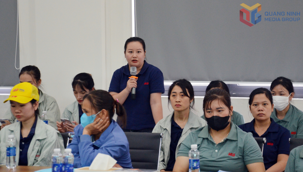 Công nhân Phân xưởng may 1, Công ty TNHH May mặc Hoa Lợi Đạt Việt Nam (phường Cửa Ông) nêu câu hỏi vướng mắc về chế độ BHTN. Công nhân Phân xưởng may 1, Công ty TNHH May mặc Hoa Lợi Đạt Việt Nam (phường Cửa Ông) nêu câu hỏi vướng mắc về chế độ BHTN.