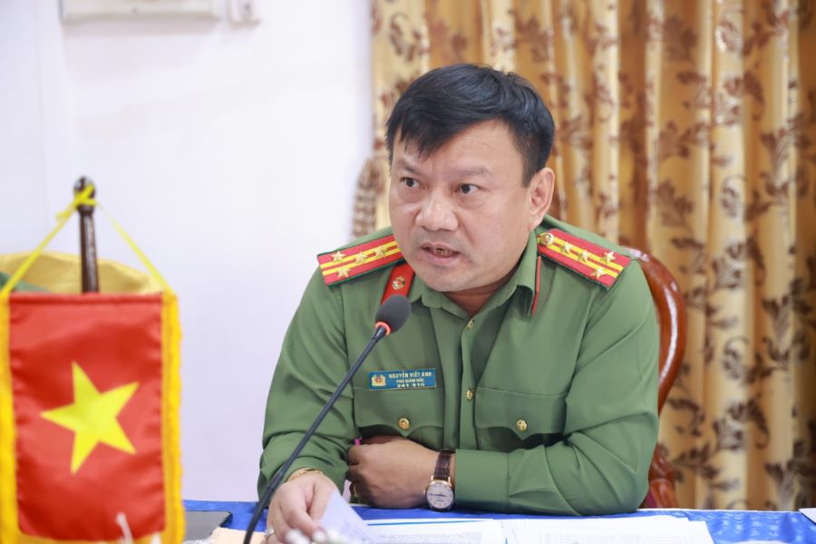 Đại tá Nguyễn Viết Ánh, Phó Giám đốc Công an tỉnh Quảng Trị phát biểu tại hội nghị. Đại tá Nguyễn Viết Ánh, Phó Giám đốc Công an tỉnh Quảng Trị phát biểu tại hội nghị.