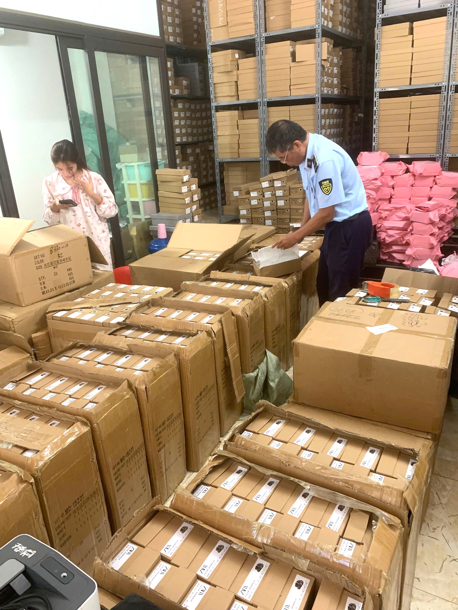Lô hàng hóa vi phạm bị tạm giữ Lô hàng hóa vi phạm bị tạm giữ