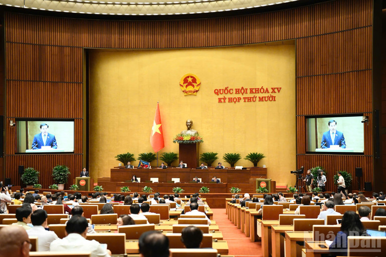 Quang cảnh phiên họp ở hội trường sáng 28/10. (Ảnh: DUY LINH) Quang cảnh phiên họp ở hội trường sáng 28/10. (Ảnh: DUY LINH)