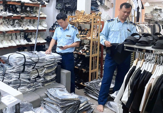 Phát hiện cơ sở kinh doanh thời trang giả mạo nhãn hiệu nổi tiếng tại Quảng Trị