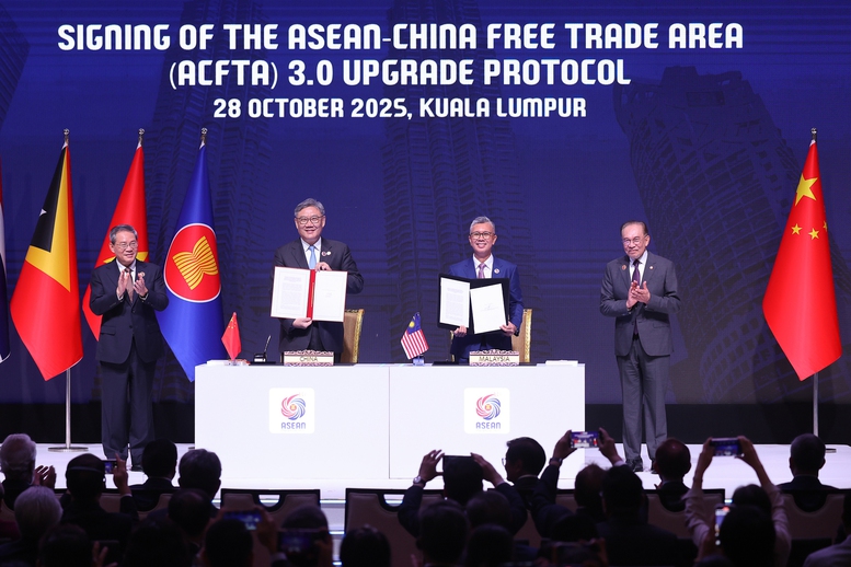 Lễ ký Nghị định thư nâng cấp Hiệp định Thương mại tự do ASEAN - Trung Quốc (ACFTA 3.0) - Ảnh: VGP/Nhật Bắc Lễ ký Nghị định thư nâng cấp Hiệp định Thương mại tự do ASEAN - Trung Quốc (ACFTA 3.0) - Ảnh: VGP/Nhật Bắc