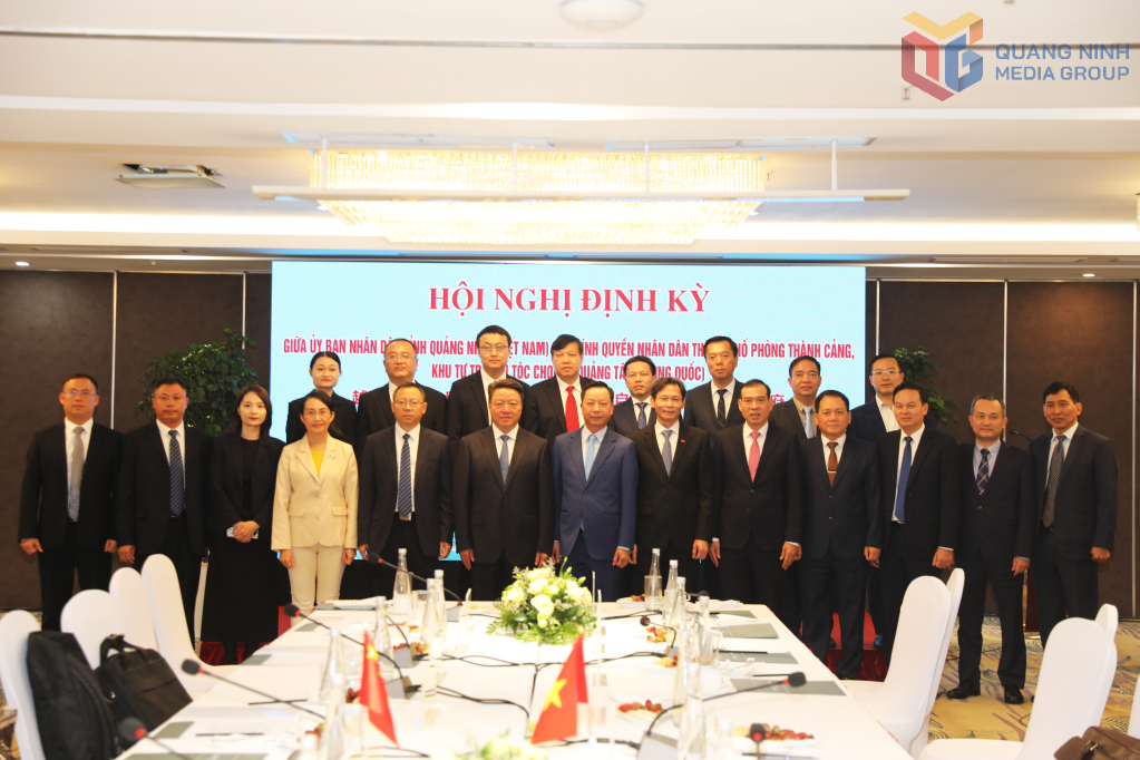 Đại biểu dự Hội nghị định kỳ giữa UBND tỉnh Quảng Ninh, Việt Nam và Chính quyền nhân dân TP Phòng Thành Cảng, Khu tự trị dân tộc Choang Quảng Tây, Trung Quốc. Đại biểu dự Hội nghị định kỳ giữa UBND tỉnh Quảng Ninh, Việt Nam và Chính quyền nhân dân TP Phòng Thành Cảng, Khu tự trị dân tộc Choang Quảng Tây, Trung Quốc.