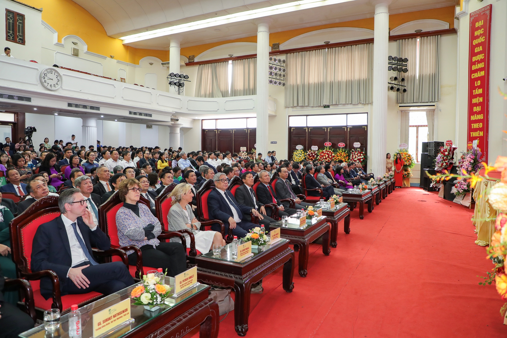 Các đại biểu tham dự buổi Lễ Các đại biểu tham dự buổi Lễ