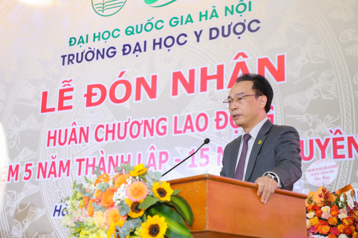 Phó Giáo sư, Tiến sĩ Hoàng Minh Sơn - Giám đốc Đại học Quốc gia Hà Nội phát biểu tại buổi Lễ Phó Giáo sư, Tiến sĩ Hoàng Minh Sơn - Giám đốc Đại học Quốc gia Hà Nội phát biểu tại buổi Lễ