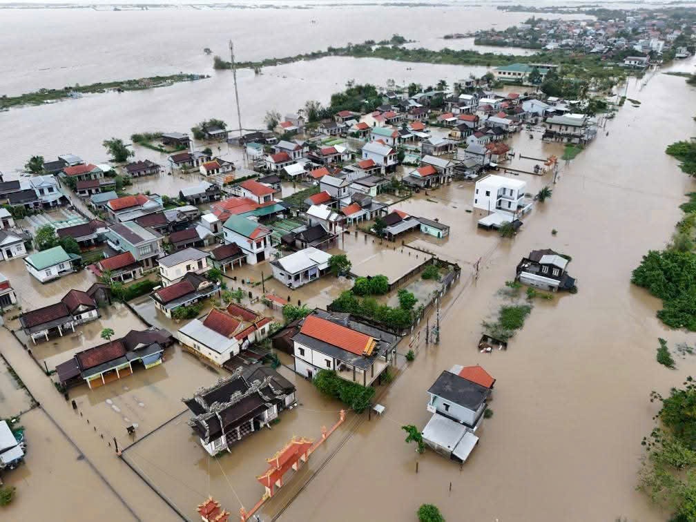 Hỗ trợ khẩn cấp 350 tỷ đồng cho thành phố Huế, Quảng Trị, Quảng Ngãi khắc phục thiệt hại mưa lũ