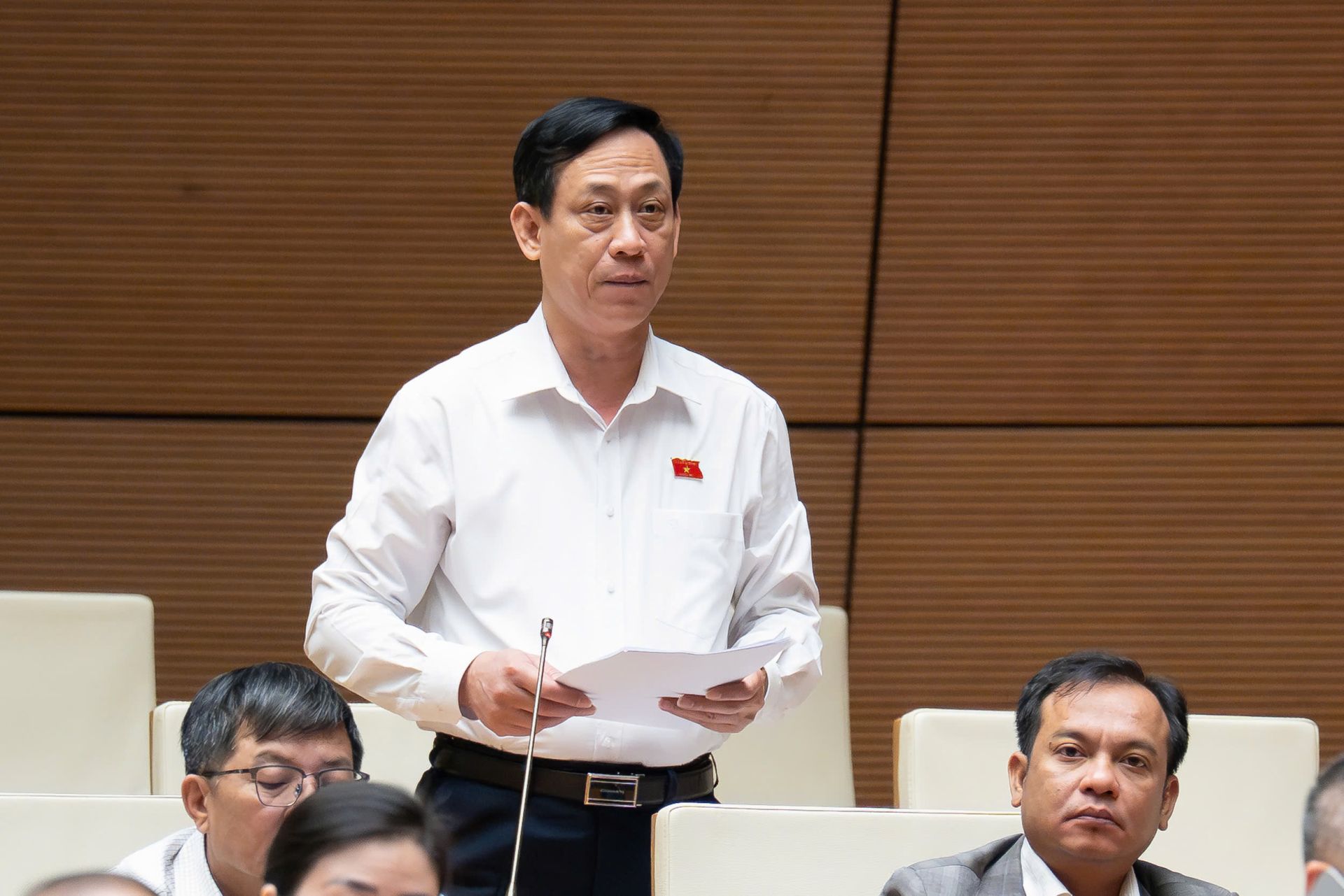 Đại biểu Mai Văn Hải – Đoàn ĐBQH tỉnh Thanh Hoá phát biểu ý kiến Đại biểu Mai Văn Hải – Đoàn ĐBQH tỉnh Thanh Hoá phát biểu ý kiến