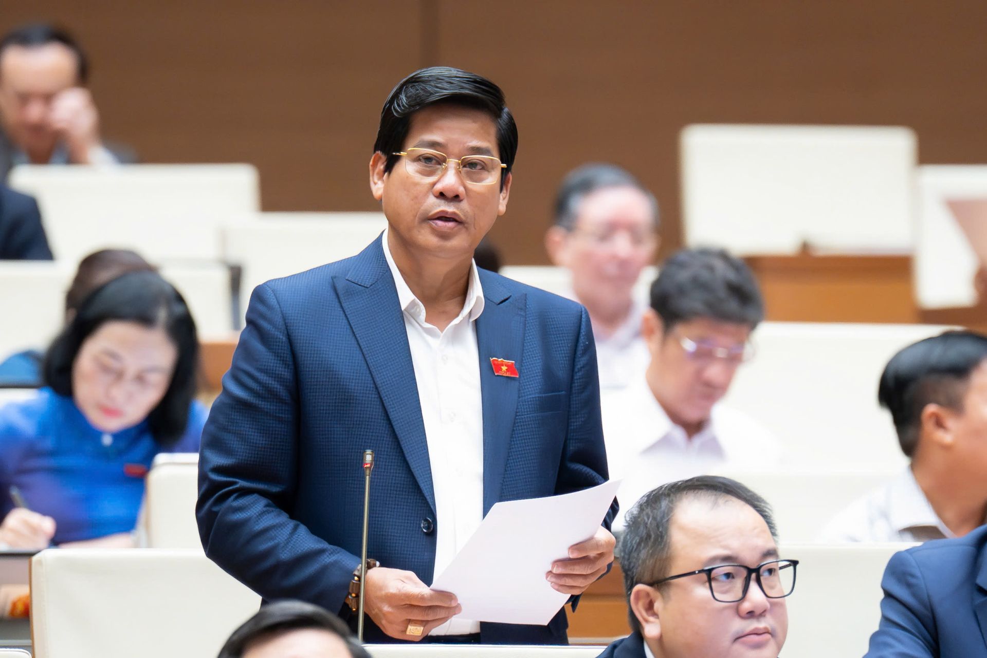 Đại biểu Dương Văn Phước – Đoàn ĐBQH thành phố Đà Nẵng phát biểu ý kiến Đại biểu Dương Văn Phước – Đoàn ĐBQH thành phố Đà Nẵng phát biểu ý kiến