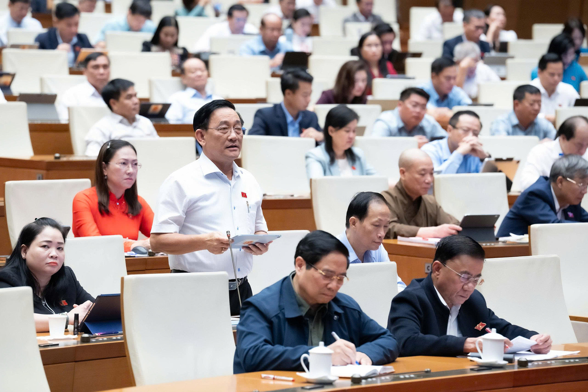 Đại biểu Trần Quốc Tuấn kiến nghị Đại biểu Trần Quốc Tuấn kiến nghị