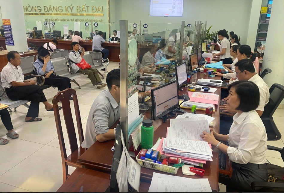 TP. HCM: Đề xuất phương án thu lệ phí cấp sổ hồng theo khu vực