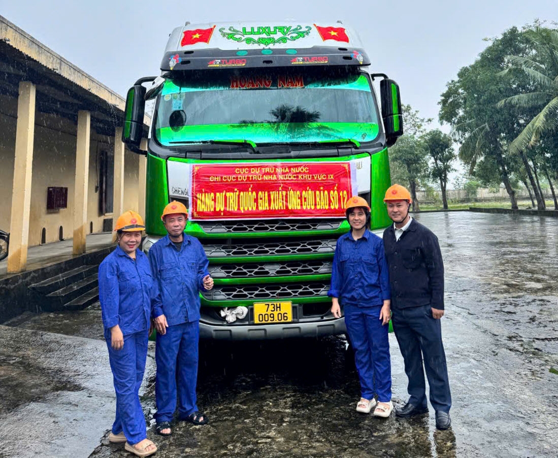 Cục Dự trữ Nhà nước xuất cấp 300 tấn gạo, vật tư dự trữ hỗ trợ TP. Huế