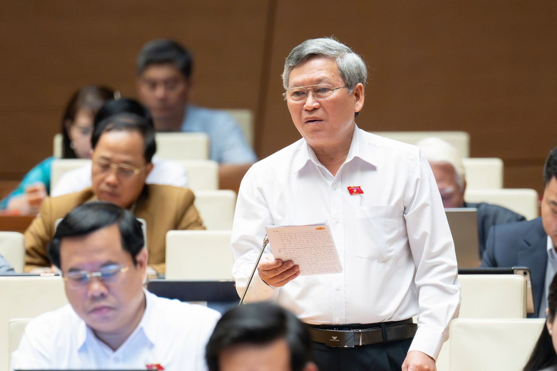 Đại biểu Tô Văn Tám – Đoàn ĐBQH tỉnh Quảng Ngãi phát biểu ý kiến Đại biểu Tô Văn Tám – Đoàn ĐBQH tỉnh Quảng Ngãi phát biểu ý kiến