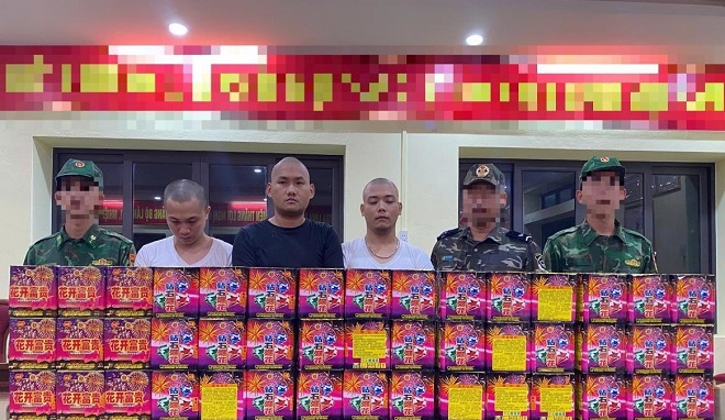 Lực lượng chức năng thu được tang vật vụ án. Ảnh: Nông Văn Tuấn