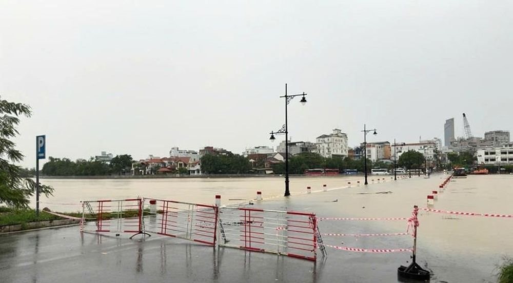 Tổng công ty Điện lực miền Trung: 413.418 khách hàng đang bị ngừng cung ứng điện