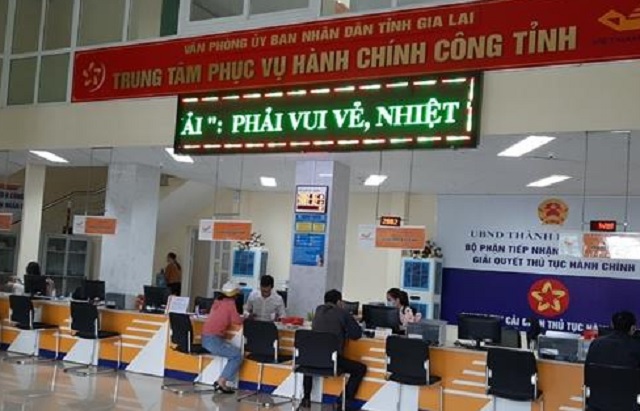 Người dân, DN được phục vụ tận tình tại Trung tâm Phục vụ hành chính công tỉnh Gia Lai. Người dân, DN được phục vụ tận tình tại Trung tâm Phục vụ hành chính công tỉnh Gia Lai.