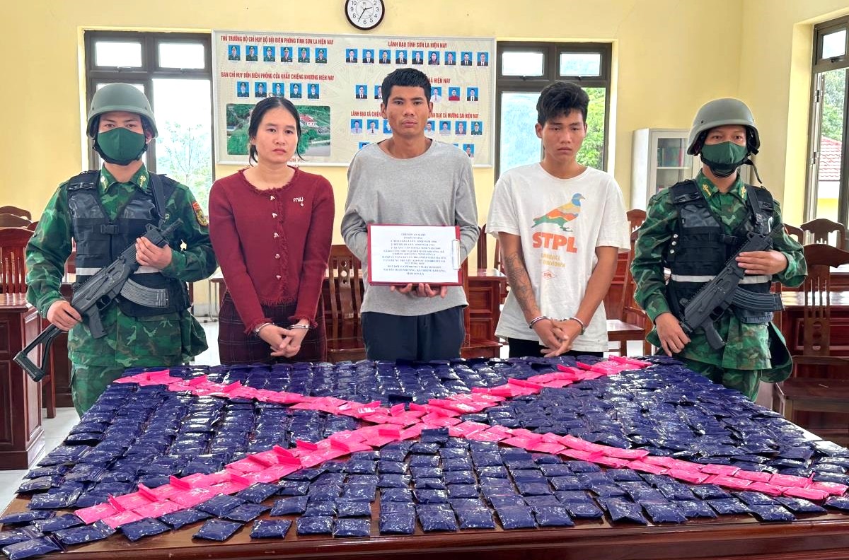 Bắt giữ 3 đối tượng vận chuyển 100.000 viên ma túy tổng hợp