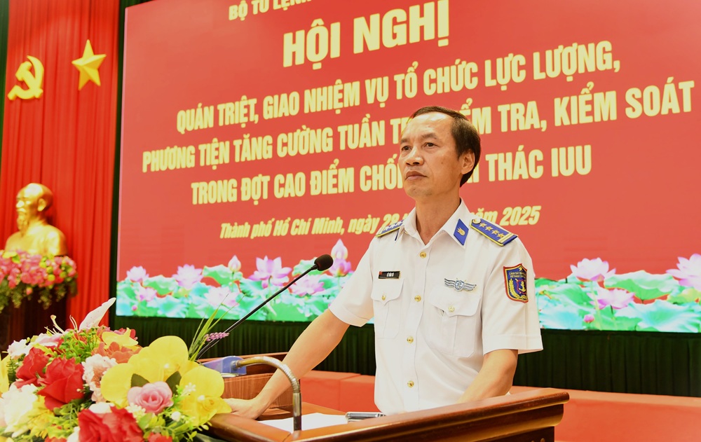 Đại tá Lê Văn Tú, Bí thư Đảng ủy, Chính ủy BTL Vùng Cảnh sát biển 3 phát biểu tại Hội nghị