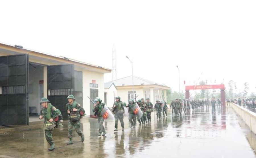 Đoàn công tác báo động kiểm tra nhiệm vụ SSCĐ tại Đại đội Trinh sát cơ giới, Bộ CHQS tỉnh Hà Tĩnh. Đoàn công tác báo động kiểm tra nhiệm vụ SSCĐ tại Đại đội Trinh sát cơ giới, Bộ CHQS tỉnh Hà Tĩnh.