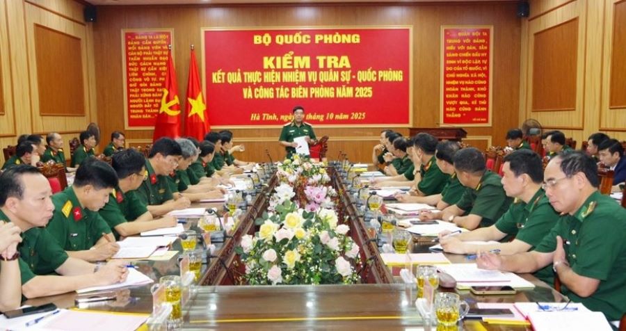 Thiếu tướng Nguyễn Bá Lực, Phó tổng Tham mưu trưởng Quân đội nhân dân Việt Nam kết luận buổi kiểm tra. Thiếu tướng Nguyễn Bá Lực, Phó tổng Tham mưu trưởng Quân đội nhân dân Việt Nam kết luận buổi kiểm tra.