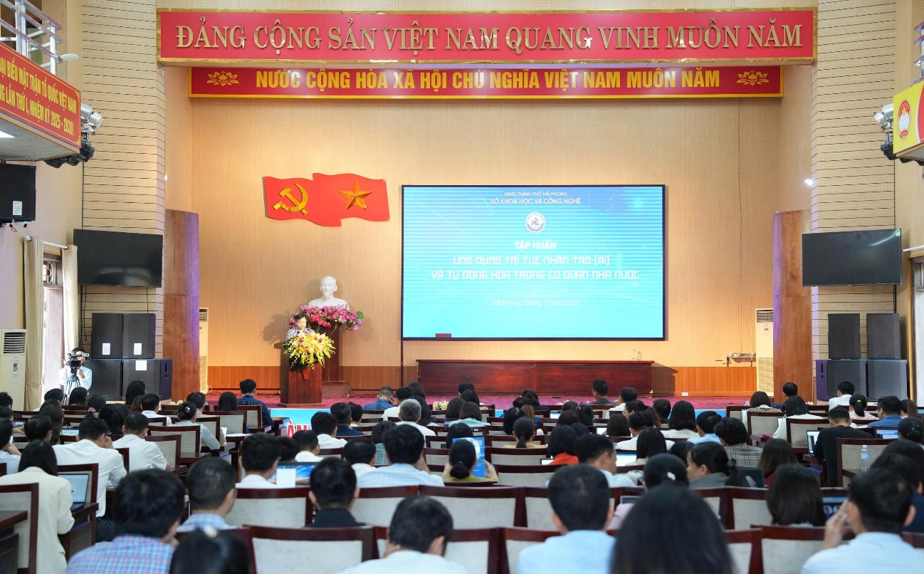 Toàn cảnh tập huấn. Toàn cảnh tập huấn.