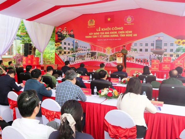 Toàn cảnh buổi lễ khởi công xây dựng Toà nhà khám chữa bệnh Trung tâm y tế Tương Dương. Toàn cảnh buổi lễ khởi công xây dựng Toà nhà khám chữa bệnh Trung tâm y tế Tương Dương.