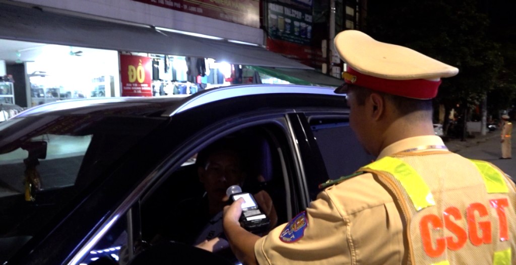 Lạng Sơn: Ra quân cao điểm kiểm tra, xử lý vi phạm nồng độ cồn