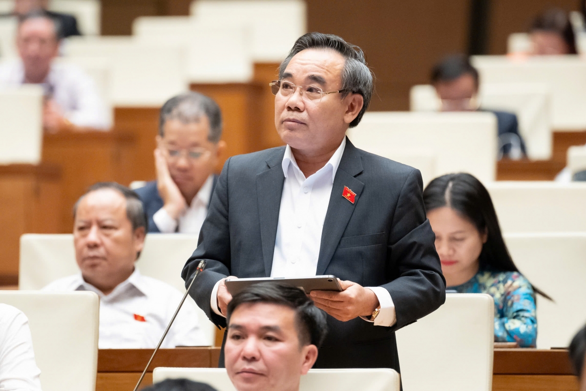 Đại biểu Lê Hữu Trí (đoàn Khánh Hoà) cho rằng, thời gian qua, Quốc hội và Chính phủ đã dành nhiều thời gian tập trung rà soát các điểm nghẽn, nút thắt của thể chế (Ảnh: Quốc hội) Đại biểu Lê Hữu Trí (đoàn Khánh Hoà) cho rằng, thời gian qua, Quốc hội và Chính phủ đã dành nhiều thời gian tập trung rà soát các điểm nghẽn, nút thắt của thể chế (Ảnh: Quốc hội)