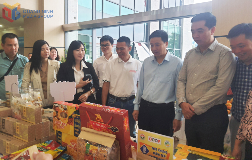 Trong khuôn khổ hội nghị diễn ra hoạt động trưng bày và giới thiệu sản phẩm nông nghiệp tiêu biểu. Trong khuôn khổ hội nghị diễn ra hoạt động trưng bày và giới thiệu sản phẩm nông nghiệp tiêu biểu.