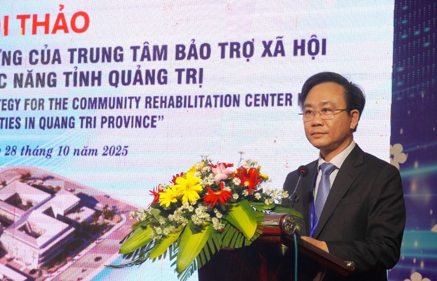 Phó Chủ tịch UBND tỉnh Quảng Trị Hoàng Xuân Tân phát biểu tại hội thảo.