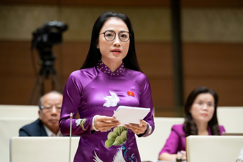 Đại biểu Trần Khánh Thu phát biểu thảo luận. Đại biểu Trần Khánh Thu phát biểu thảo luận.