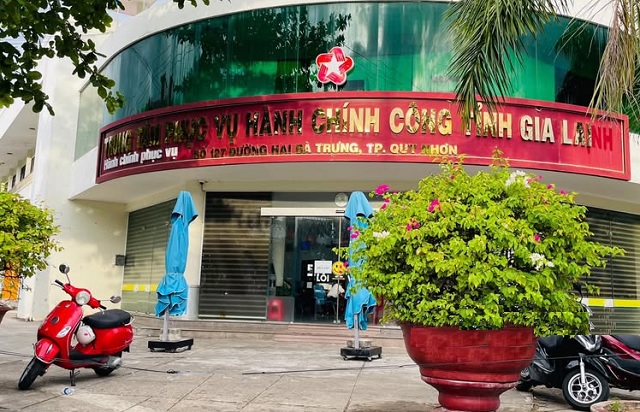 Cổng chính Trung tâm Phục vụ hành chính công tỉnh Gia Lai. Cổng chính Trung tâm Phục vụ hành chính công tỉnh Gia Lai.