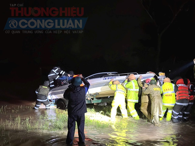 Trạm CSGT Hòa Nhơn đã huy động phương tiện chuyên dụng. Trạm CSGT Hòa Nhơn đã huy động phương tiện chuyên dụng.