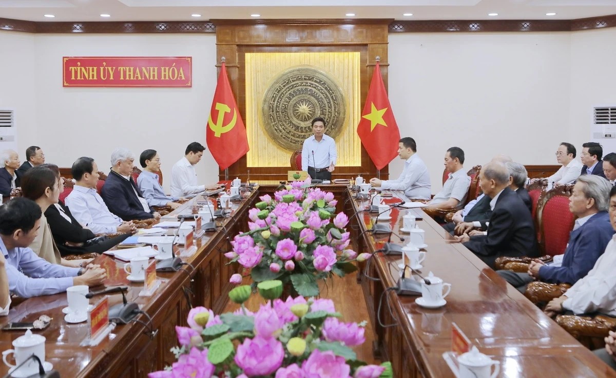 Thường trực Tỉnh ủy Thanh Hóa gặp mặt Ban Chủ nhiệm Câu lạc bộ Hàm Rồng và lãnh đạo các hội quần chúng