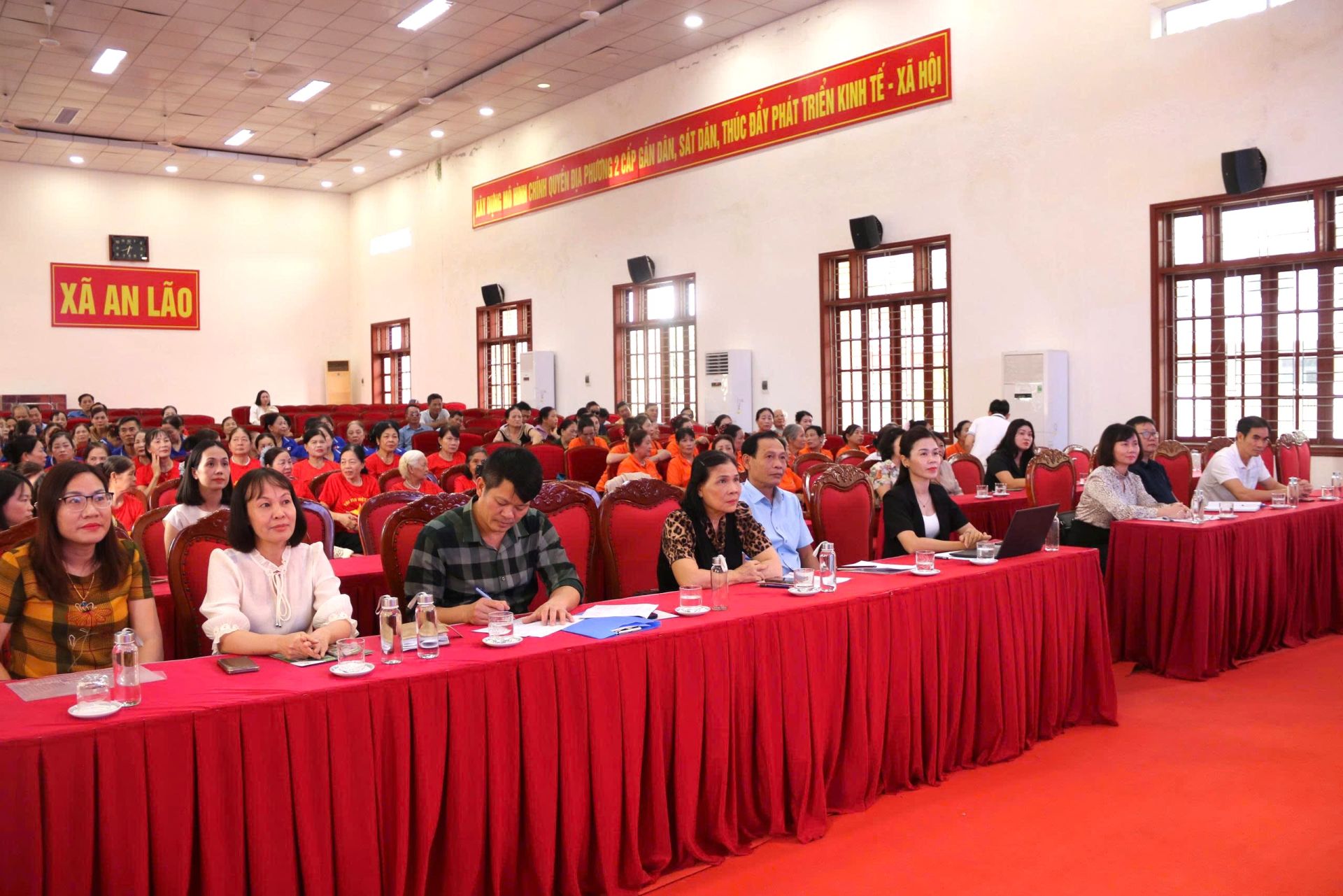 Đại biểu tham dự Hội nghị. Đại biểu tham dự Hội nghị.