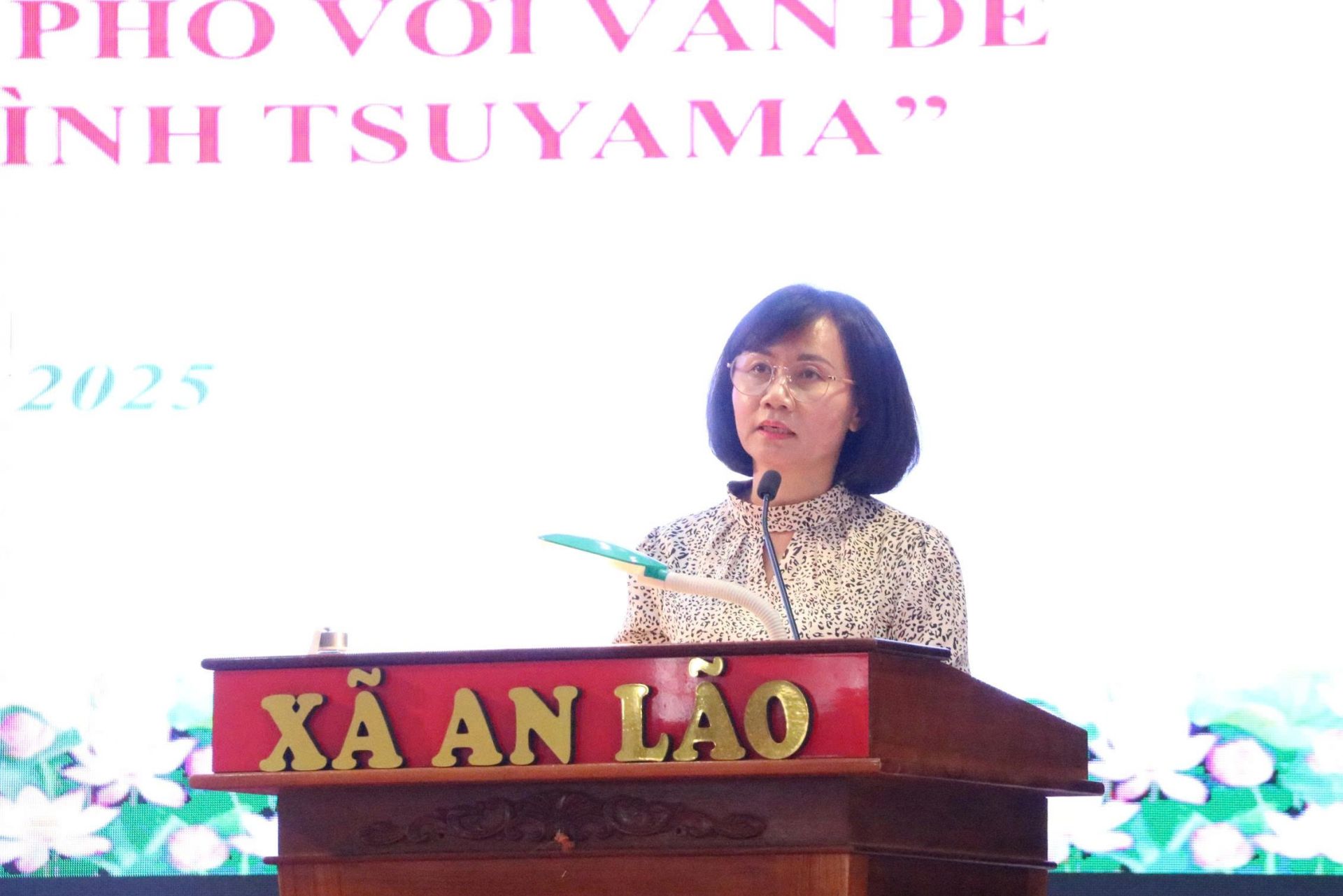 Đồng chí Trần Thị Thu Hằng, Chi cục trưởng Chi cục Dân số và Trẻ em phát biểu.vvvvvvvvvvvv Đồng chí Trần Thị Thu Hằng, Chi cục trưởng Chi cục Dân số và Trẻ em phát biểu.vvvvvvvvvvvv