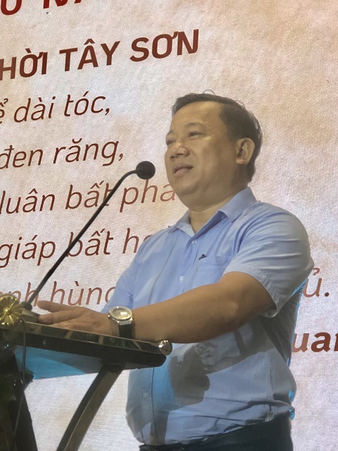 Ông Phan Phúc giới thiệu về dự án. Ảnh: VH