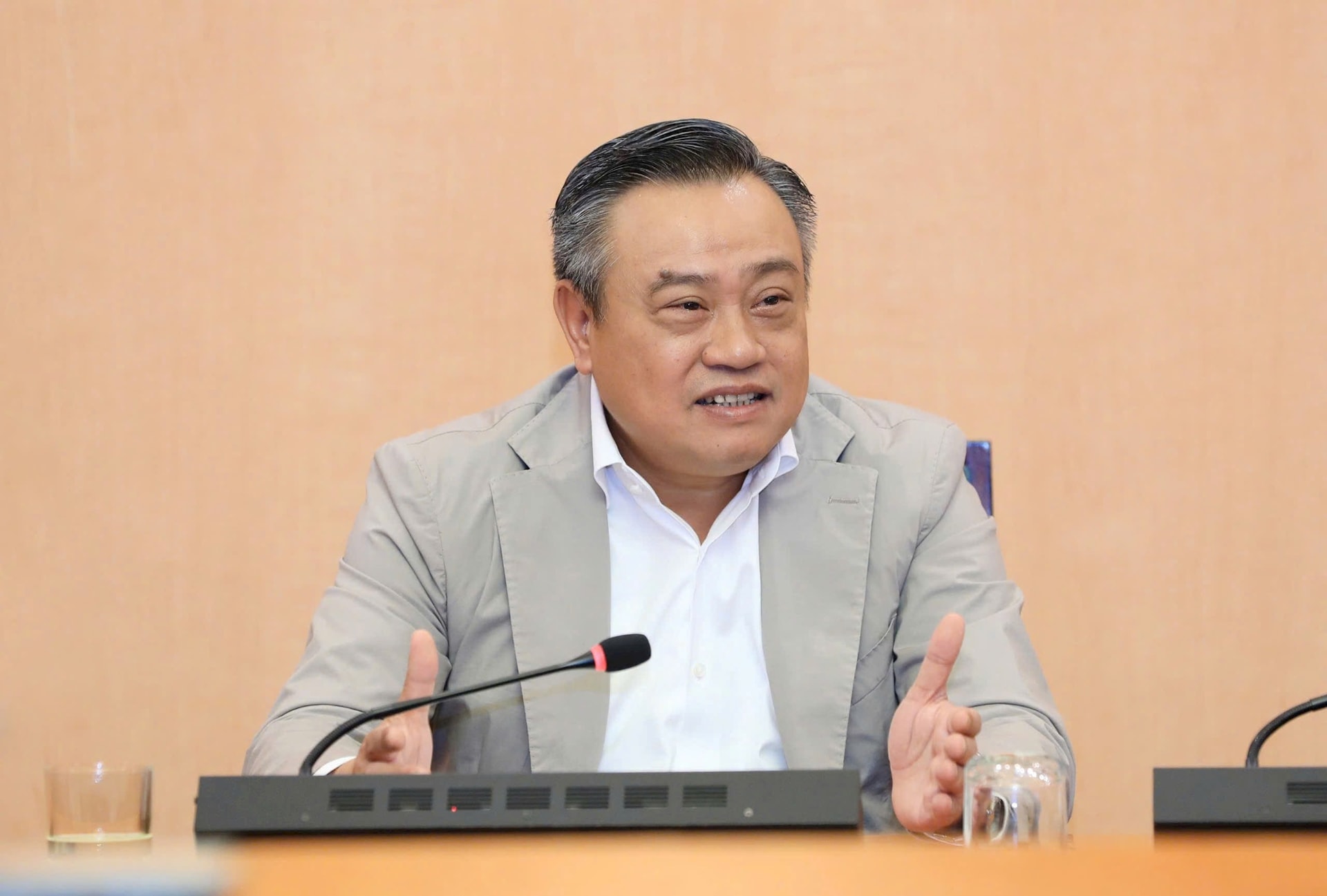 Chủ tịch UBND thành phố Hà Nội Trần Sỹ Thanh phát biểu tại cuộc họp. Ảnh: Lê Hải Chủ tịch UBND thành phố Hà Nội Trần Sỹ Thanh phát biểu tại cuộc họp. Ảnh: Lê Hải